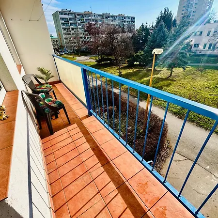 Sunny Vojenska - Old Town Apartman