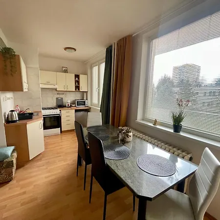 Sunny Vojenska - Old Town Appartamento *