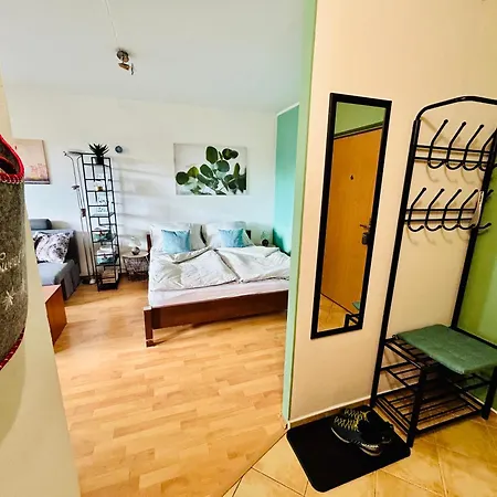 Sunny Vojenska - Old Town Apartman