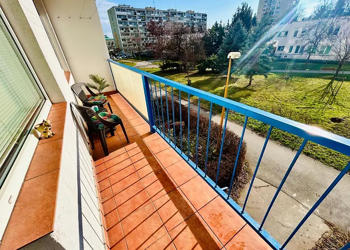 Sunny Vojenska - Old Town Apartman