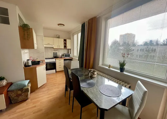 Sunny Vojenska - Old Town Apartman *